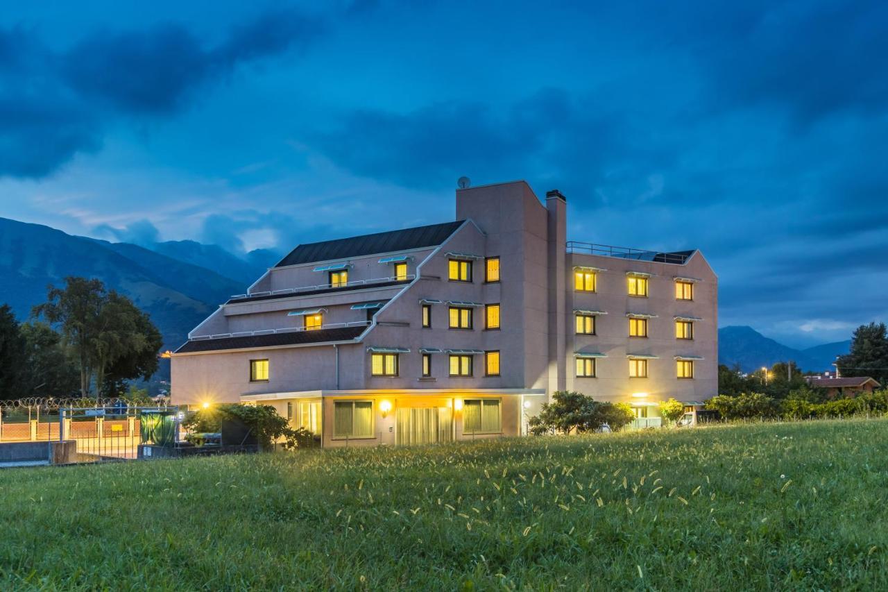Aviano Palace Hotel Extérieur photo